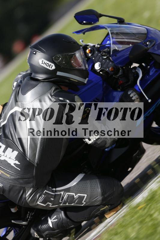 /Archiv-2025/53 16.09.2025 Track Day Domi Aegerter ADR/Gruppe rot/backside